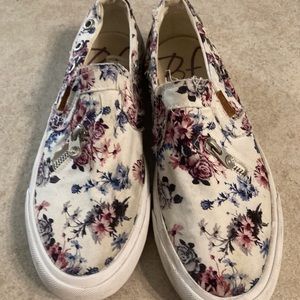 Blowfish Malibu Women’s Size 8.5 White Floral Canvas Step In Sneakers